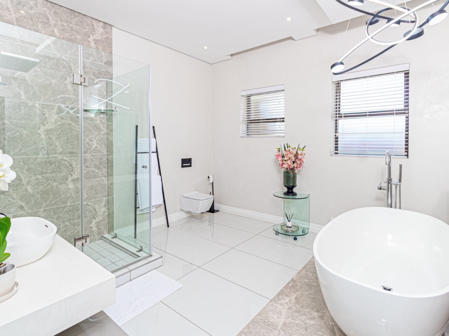 6 Bedroom Property for Sale in Birdwood Estate North West